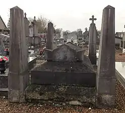 Tombe de la famille Sion, datée de 1868.