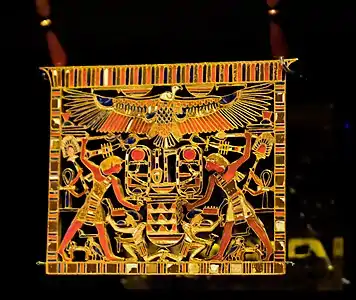 Pectoral. Règne d'Amenemhat III. Or et pierre semi-précieuses. Fouille de Morgan. Musée égyptien du Caire