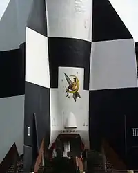 La fusée présentée au musée de Peenemünde comporte un dessin illustrant ce film.