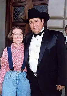 Barry Corbin interprète Stuart Ryder