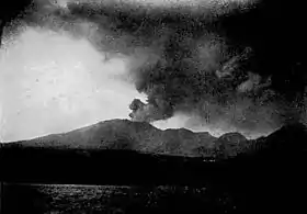 Image de la Montagne pelée le 26 mai 1902, prise par le géologue américain Angelo Heilprin.