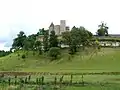 Vue ouest du château sur son promontoire (juil. 2012)