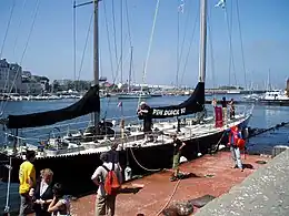 Pen Duick VI dans le vieux port de Cannes, lors des régates royales de septembre 2009.