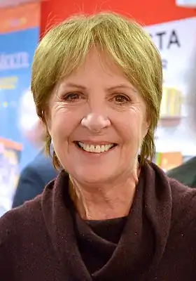 Penelope Wilton interprète Hester Leggett.