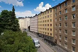 La rue Pengerkatu vue du parc Pengerpuisto.