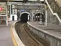 Le quai de la gare vu en direction et le tunnel de Portugalette de Bilbao