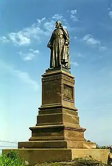 La statue de Jacques Marquette dont le nom est donné à la ville.