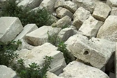 Quelques blocs de l'ancien Temple d'Artémis ou Artemision