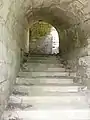 Escalier d'accès sous la terrasse.