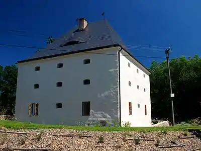 Ancien grenier à Pernolec.