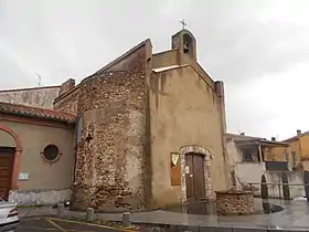 La façade orientale de l'église.