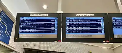 Deux écrans d'informations en gare de Persan - Beaumont