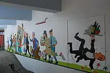 Fresques montrant plusieurs personnages des Aventures de Tintin sur les murs d'une gare de métro.