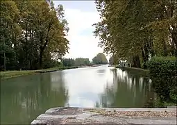 Perspective sur le pont-canal à l'écluse du Cacor.