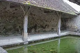 Le lavoir du hameau du Monceau.