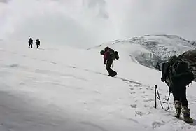 Alpinistes réalisant l'ascension de Copa.