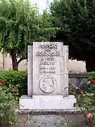 Le monument aux morts près de la mairie (juillet 2014).
