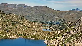 Vue vers l'aval, au loin le port d'Envalira.