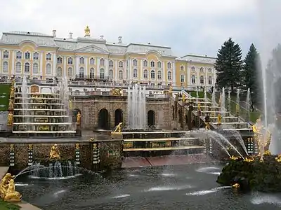 Le palais Peterhof (1714—1755).
