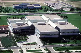 QG du Air Force Space Command depuis décembre 1987. Il est nommé Hartinger Building en avril 2003.