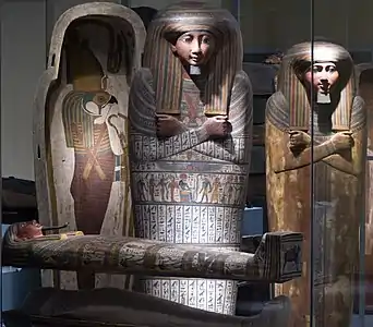 Tombe de Petisis, XXVe dyn., momie, sarcophages anthropomorphes interne, intermédiaire et externe, Rijksmuseum van Oudheden, Leyde