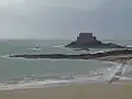 Le Petit Bé vu des remparts de Saint-Malo par gros temps.