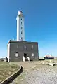 Le phare et la maison des gardiens.