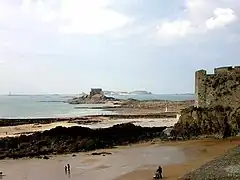 La plage du Môle et le Petit Bé.