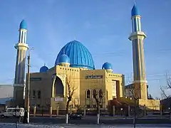 La mosquée, nouvellement construite, de la ville.