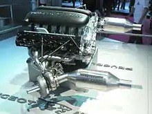 Le moteur V12 HDi FAP exposé au Mondial de l'Automobile 2006.