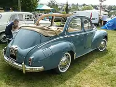 Peugeot 203 berline découvrable.