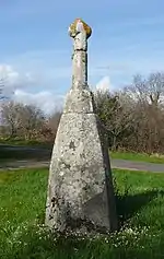 Le menhir christianisé de Kernalec (en Trégunc).