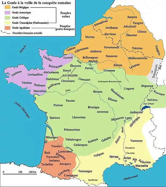 Gaule transalpine : les trois ethnies celtes ainsi que les Aquitains avant la guerre des Gaules. Les habitants de la Narbonnaise étant déjà considérés à cette époque comme membres de la patrie romaine.