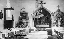 Hôpital de campagne installé dans l'église de Peuvillers pendant la Première Guerre mondiale. Carte postale allemande.