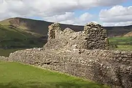 Courtine du château de Peveril.