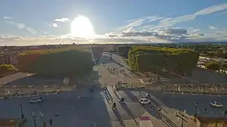 La place du Peyrou vue du haut de l'Arc de Triomphe.