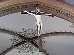 Le crucifix de l'arc triomphal.