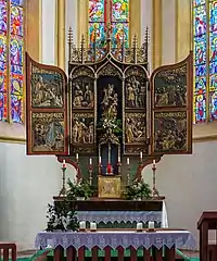 Maître-Autel de l'église Pfarrkirche Pfarrwerfen (de) Saint-Cyriaque. Plusieurs maîtres anonymes, Vierge à l'enfant vers 1500, reliefs vers 1560-1580. Etat actuel de 1865.