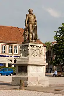 Statue du général Georges Mouton