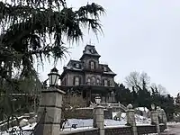 Phantom Manor et son jardin.