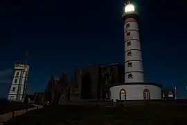 Phare et Abbaye de Saint-Mathieu de nuit.