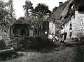 Cour de ferme à Sainte-Avoye (photographie de Philippe Tassier, vers 1910).