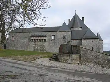 Château de Samart (façades, toitures et intérieur) et dépendances (façades et toitures).