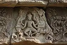 Linteau de l'entrée Nord: Narai à quatre bras, tenant un chakra, une conque, une massue et une fleur de lotus