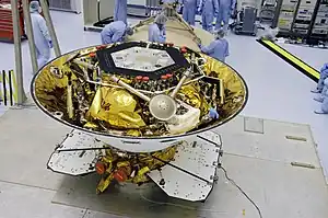 L'atterrisseur martien Phoenix installé dans son bouclier.