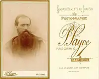 Portrait d'homme pris par Pierre Sayve dans son studio au 10, Place Dorian