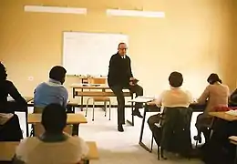 Pierre Courthial donnant un cours à Aix-en-Provence (1981).