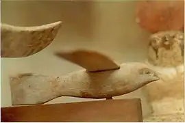 L'oiseau de Saqqarah (antiquité égyptienne, IIe siècle av. J.-C.).