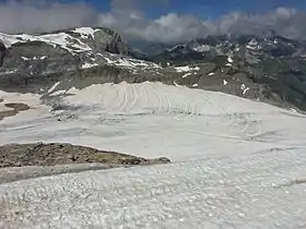 Vue du glacier depuis le départ du téléphérique en août 2016.