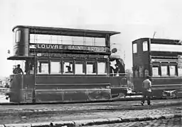 Tramway parisien à air comprimé de la CGO, type 1900Ces automotrices de 14 T, longues de 8,32 m. et larges de 2m, avaient 52 places (20 dans le compartiment, 4 sur la plate-forme et 28 sur l’impériale